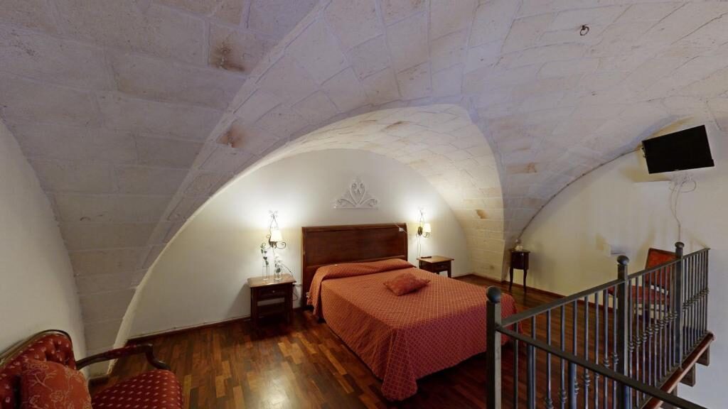 Interni delle camere del Relais Reggia Domizia 2