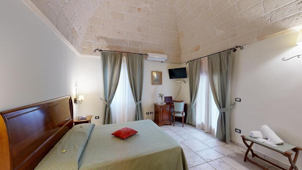 Interni delle camere del Relais Reggia Domizia 3