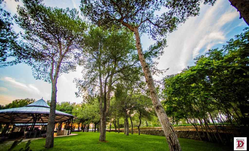 Parco alberato e gazebo della tenuta