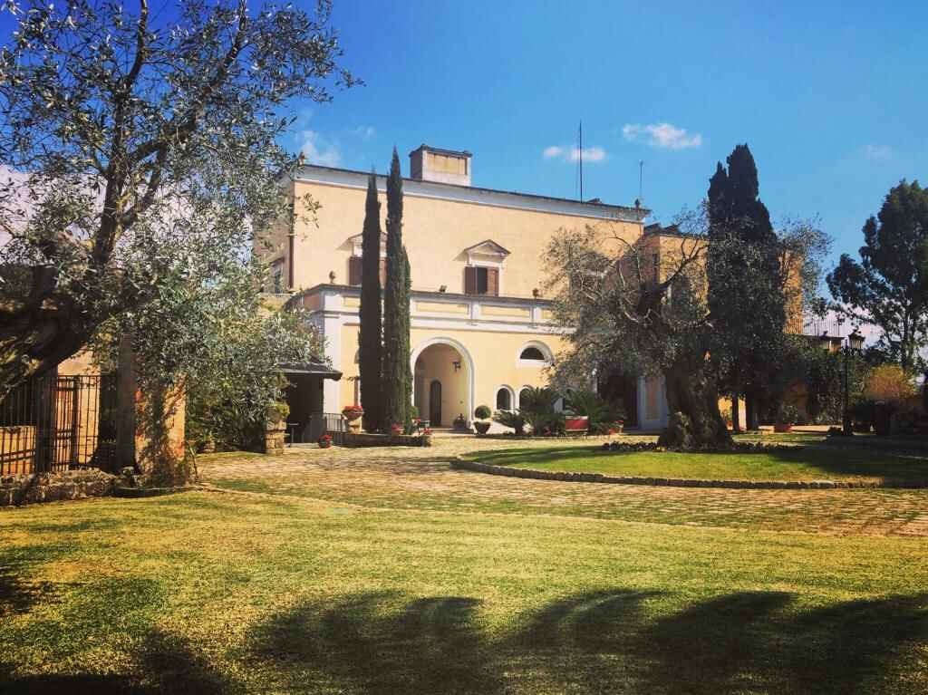 Villa ottocentesca e parco privato del Relais Reggia Domizia